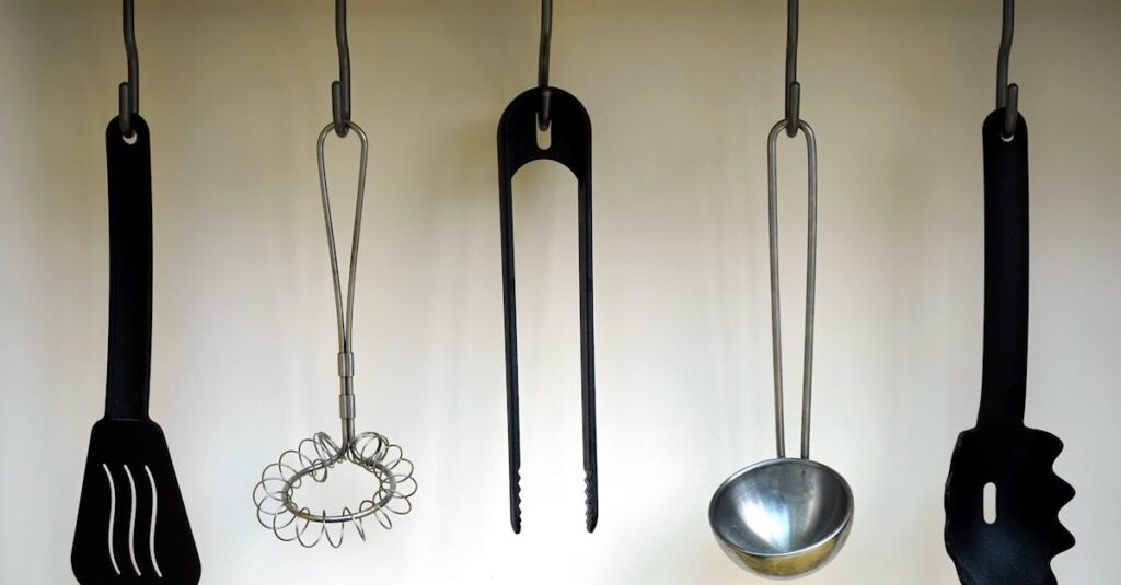 キッチンの高さによる使いやすさと健康への影響を解説する図